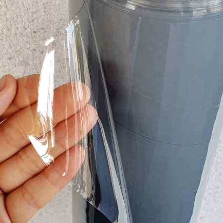 محققان نوعی پلاستیک شفاف را توسعه داده اند که رسانای برق است و می توان از آن در تولید نمایشگرهای لمسی و پنجره هایی مجهز به سلول خورشیدی استفاده کرد.