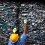 حذف پلاستیک از زنجیره صنایع بسته بندی اقدام کند
